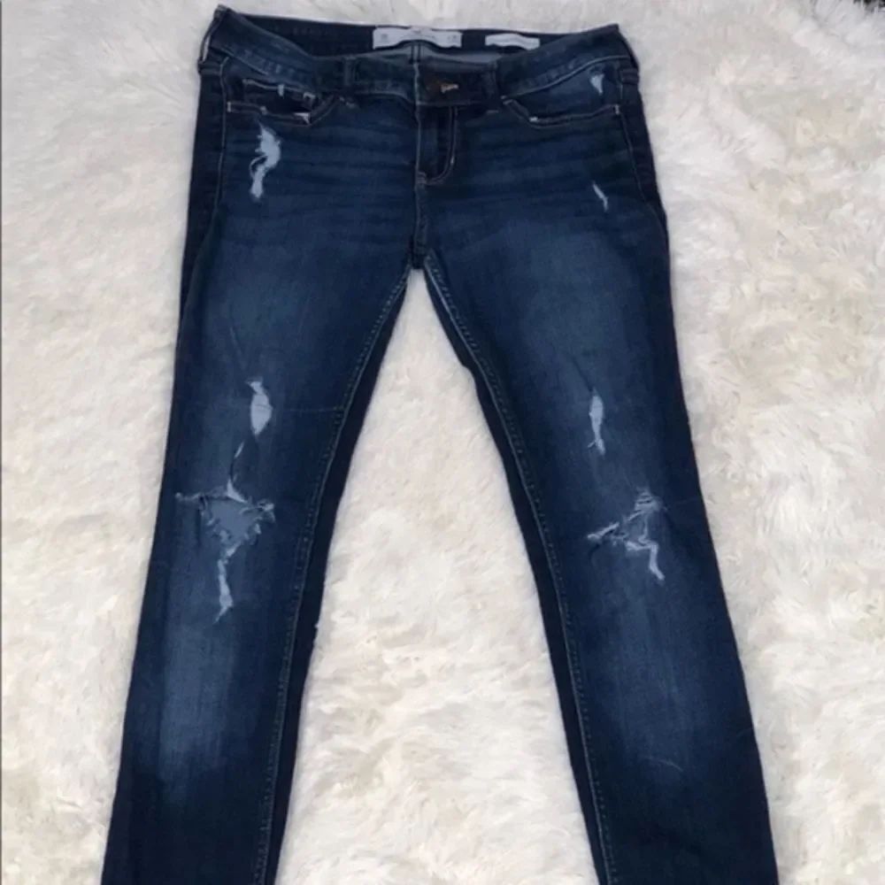 Hollister distressed skinny jeans 3R W26 L30